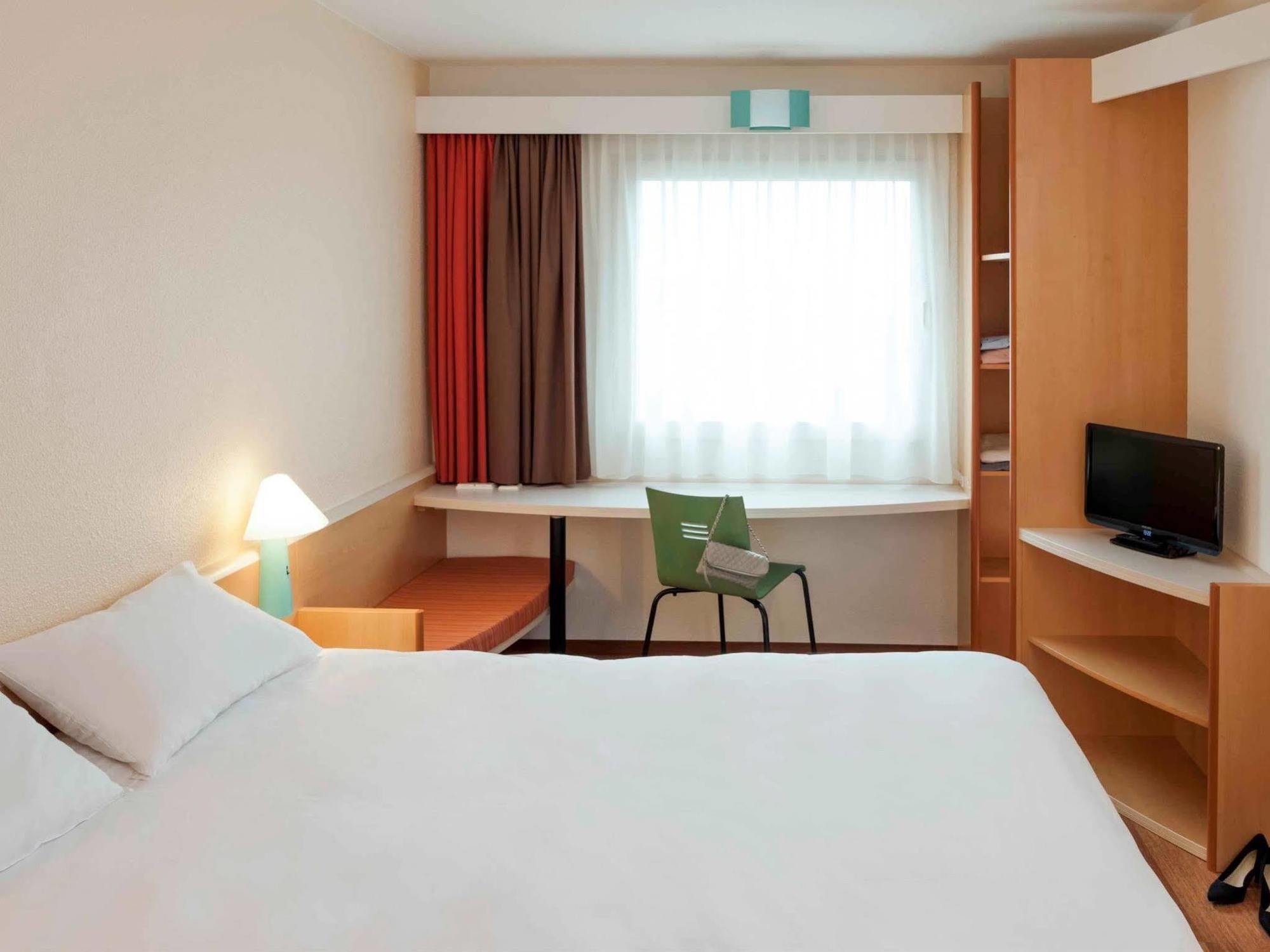 Ibis Hotel 2*
